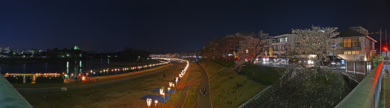20190331 相生橋上から眺めた岡山さくらカーニバル会場の平成30年度最終日の夜景ワイド風景 (1)