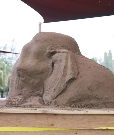 砂で作られたゾウの彫刻の画像（3枚目）