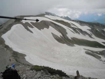 雪渓と認知されてはいないが内蔵助氷河１９０７２６