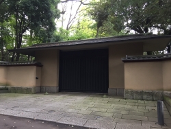 赤坂氷川神社そばのお屋敷
