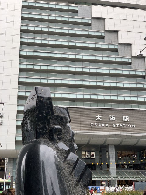 大阪駅前 彫刻