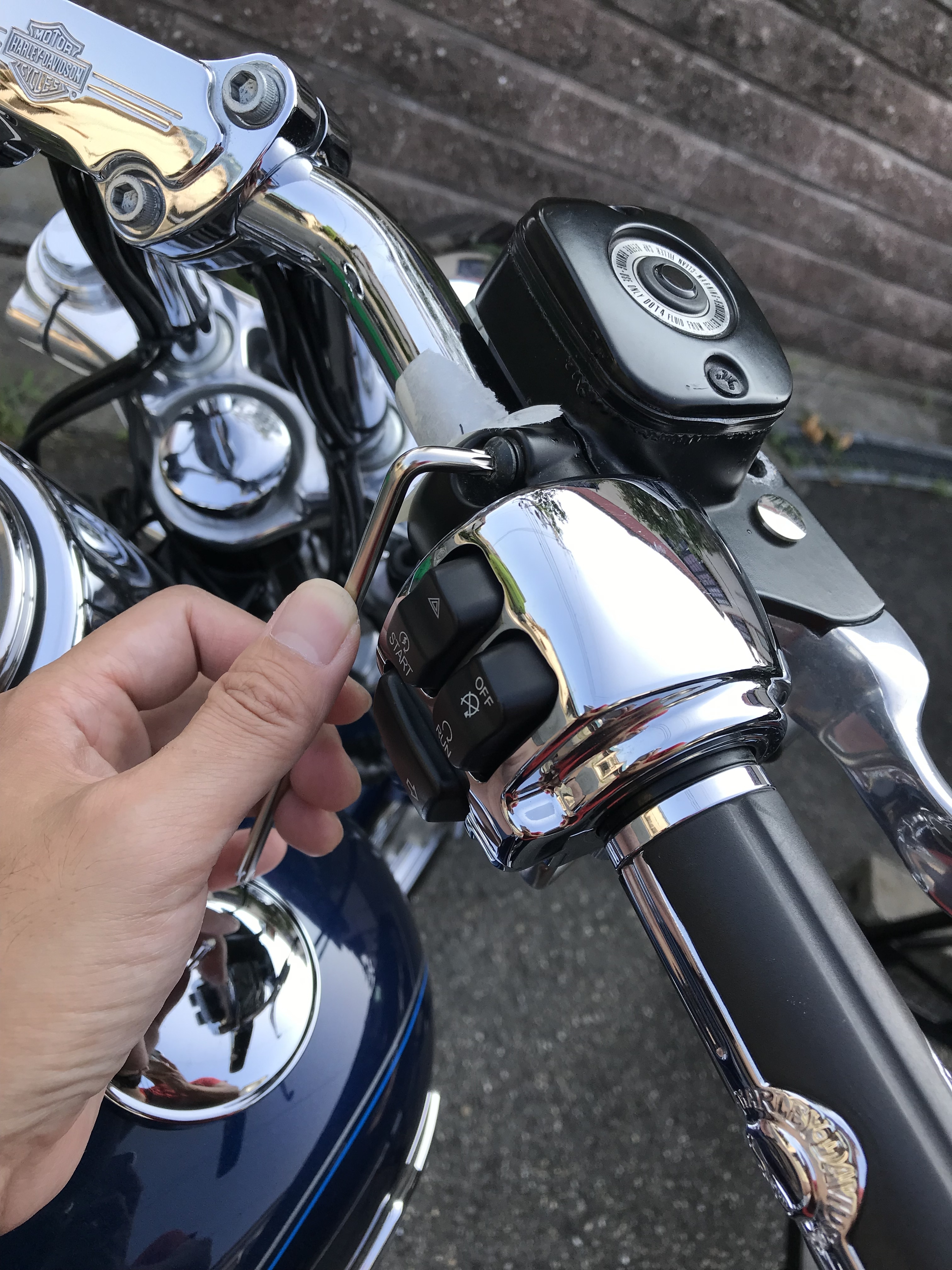 replace-the-lever-of-the-motorcycle-2.jpg