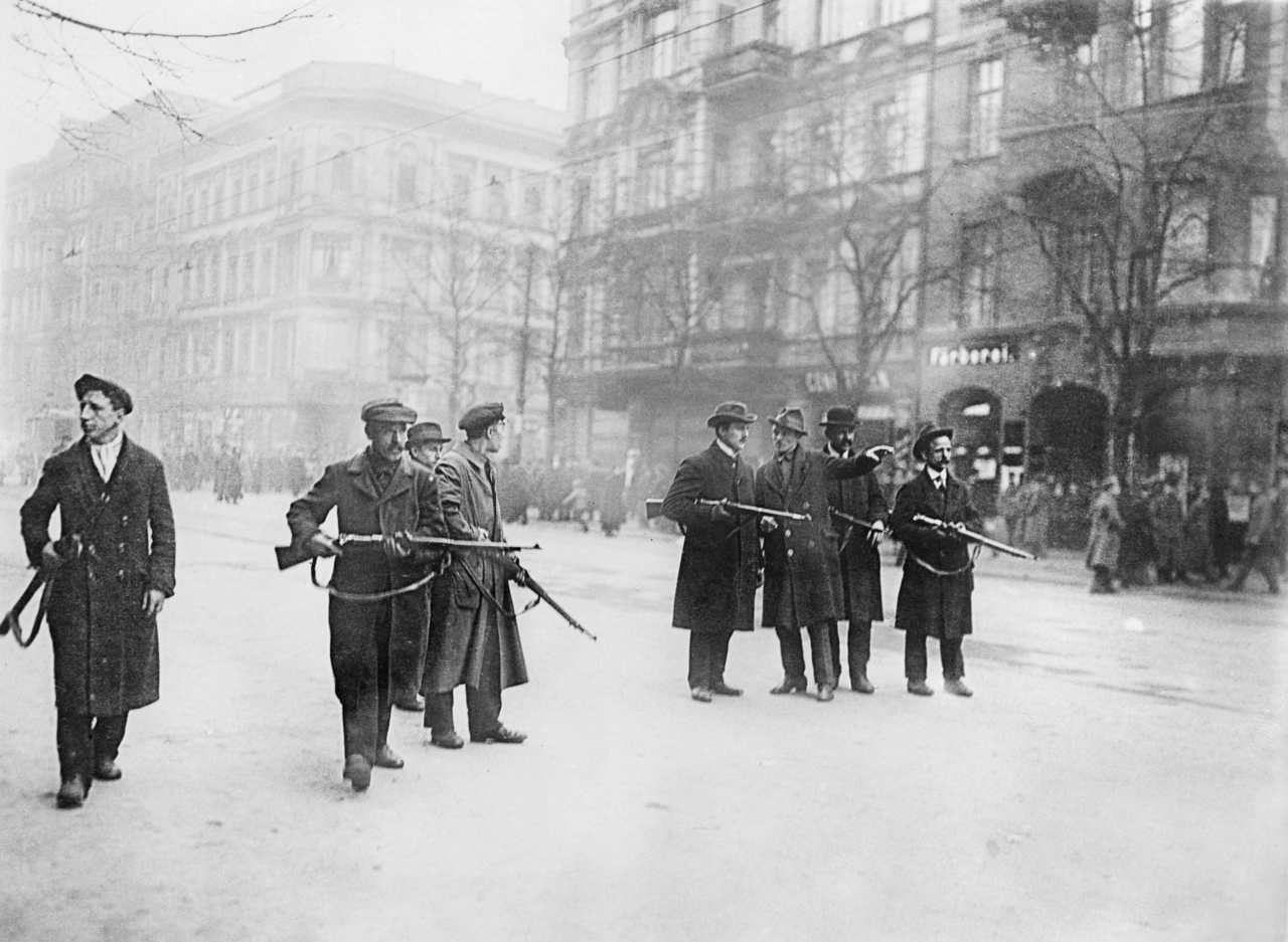 ベルリン市内で武装したスパルタクス団員（1919年）