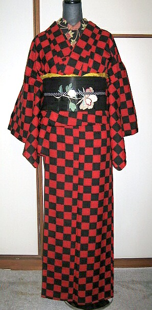 赤×黒のウール市松柄アンサンブル+黒繻子牡丹刺繍帯♪ - 着物と猫と