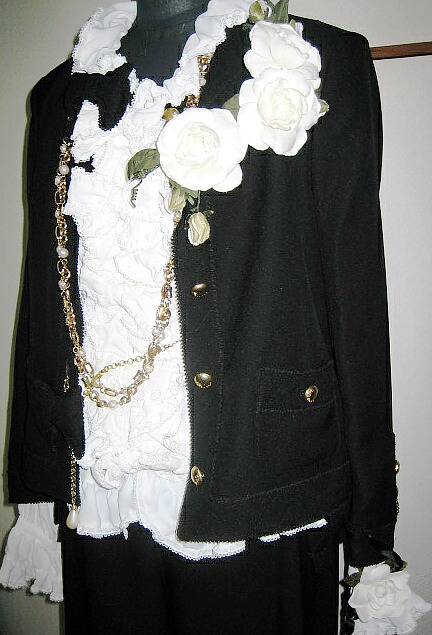 インゲボルグの黒×金ボタンのパンツスーツ♪ - 着物と猫とカネコ系