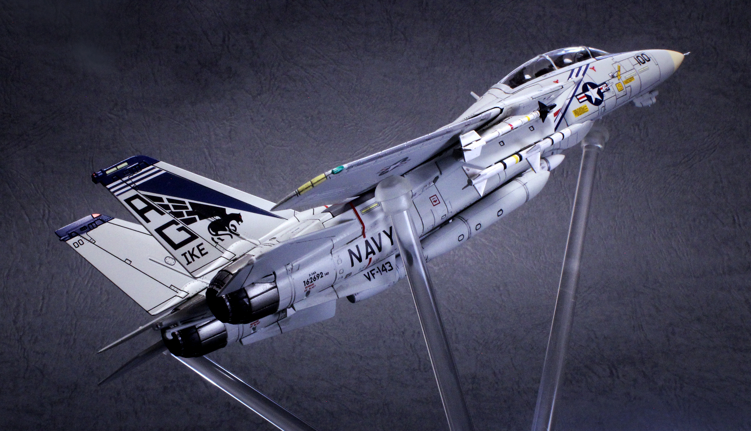 レビュー】 Calibre Wings 1/72 F-14A 戦闘機 アメリカ海軍 VF-143 