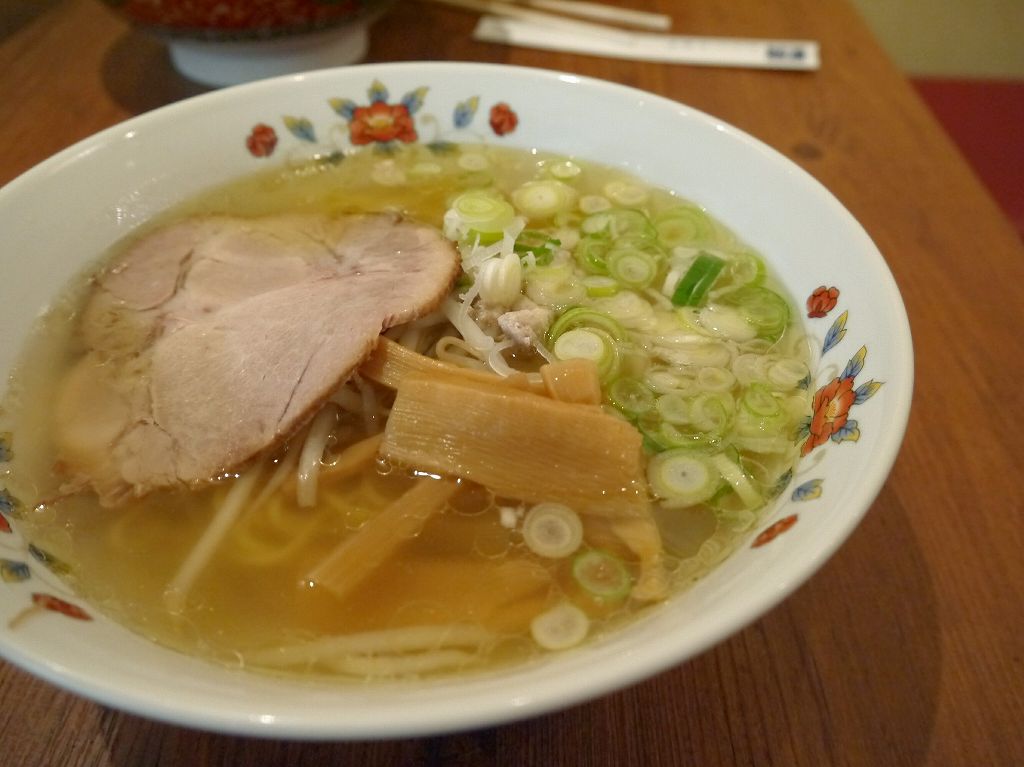 「元祖はこだてラーメン おんじき庭本 空港店 (北海道函館市)」スープが美味しい！“塩ラーメン”