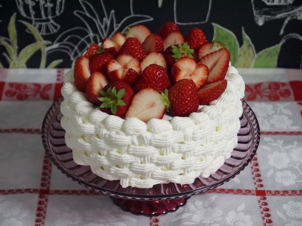 「かごケーキ」の作り方☆母の日に花かごをイメージした苺デコ！